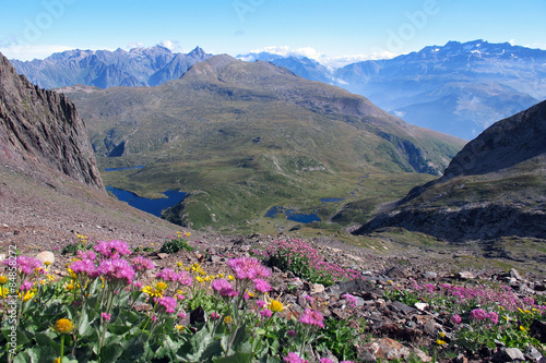 Sur les pentes du Taillefer , vue sur Belledonne et Lac Fourchu, Alpes . photo