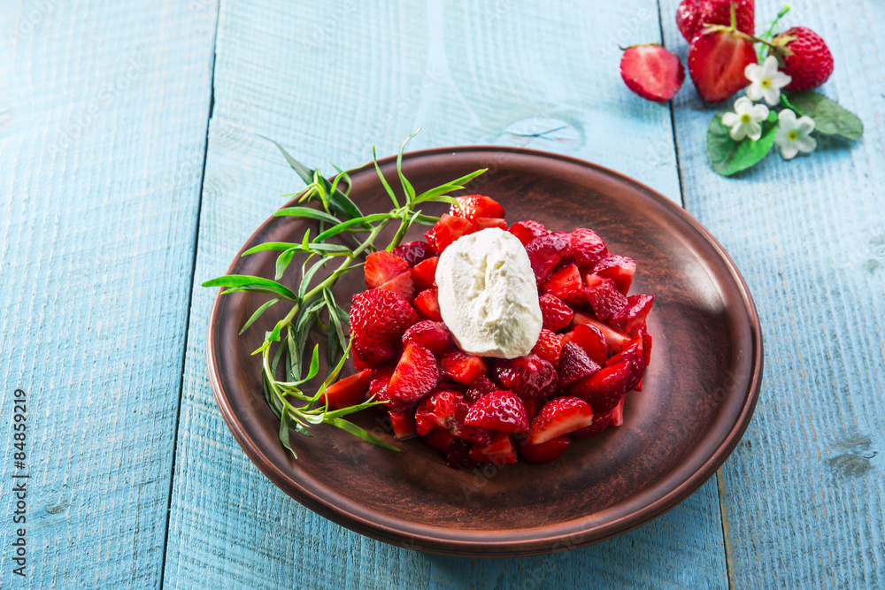sliced fresh strawberries with mascarpone cheese sliced fresh strawberries with mascarpone cheese