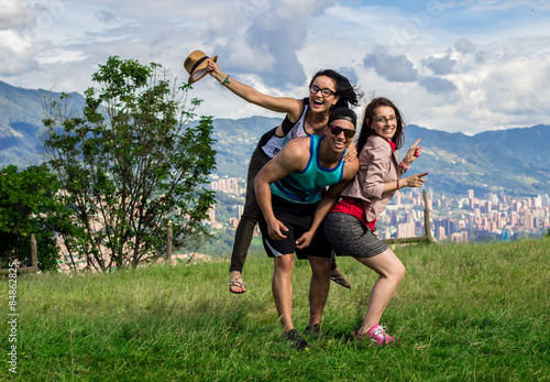 adolescentes jugando