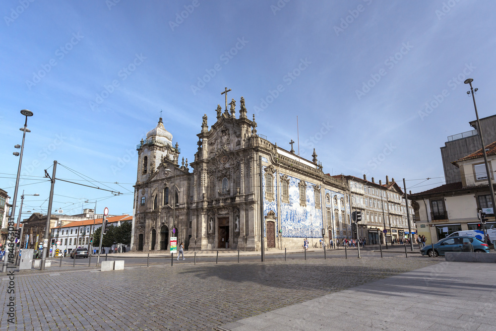 Fototapeta premium Eglise des soeurs carmélites Porto Portugal