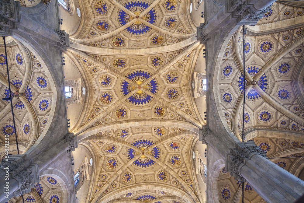 Como Cathedral: interior view of the ceiling decorations