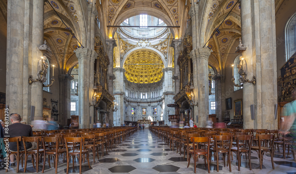 Como Cathedral: inside view