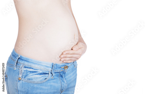 Pancia di donna incinta o gonfia 
