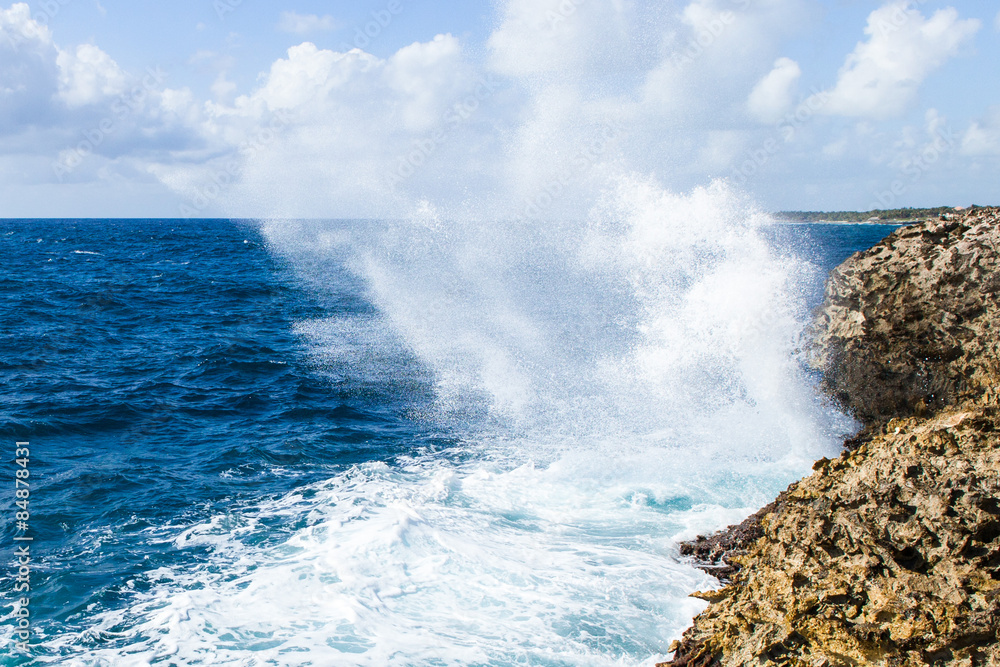 Fototapeta premium Powerful Waves crushing on a rocky beach