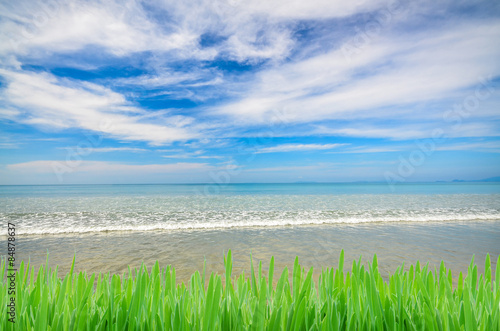 sea under cloudy sky