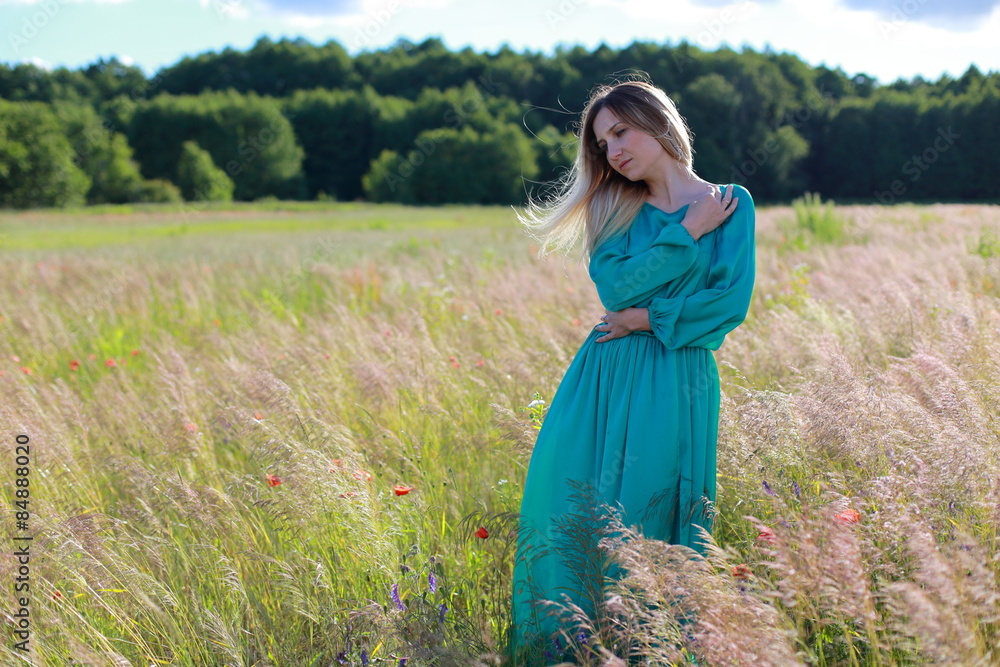 Obraz premium Girl in a field