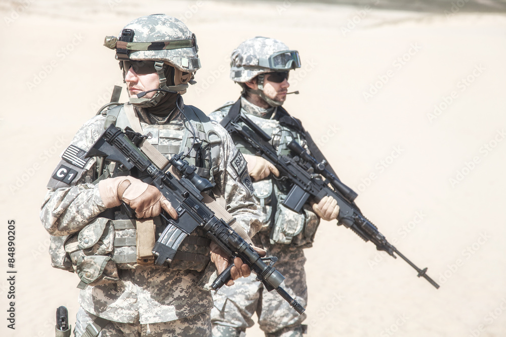 Naklejka premium infantrymen in action