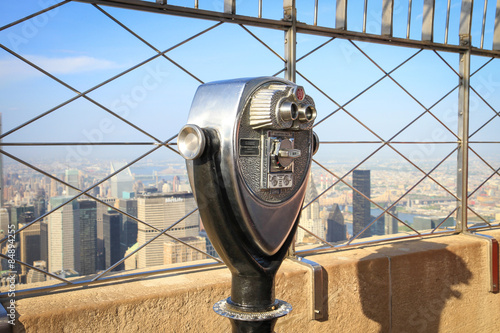 Murais de parede Binoculars on the Empire State Building observation deck in Manhattan, New York,