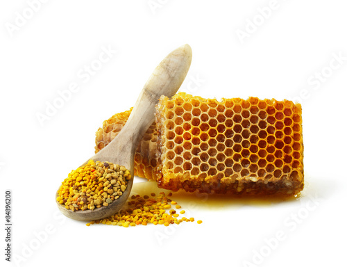 Tableau sur toile Honeycomb and a spoon with pollen.