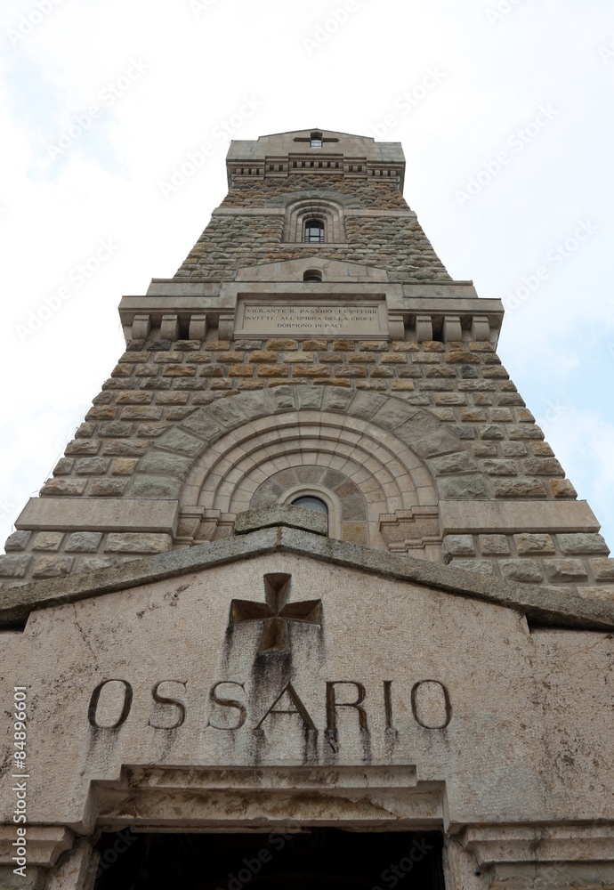 Memorial to the italian fallen soldiers in World War I with ossu Memorial to the italian fallen soldiers in World War I with ossu