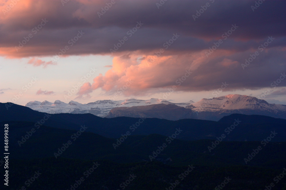 Vistas de atardecer en Monte Perdido. Parque Nacional de Ordesa, Pirineos. Huesca