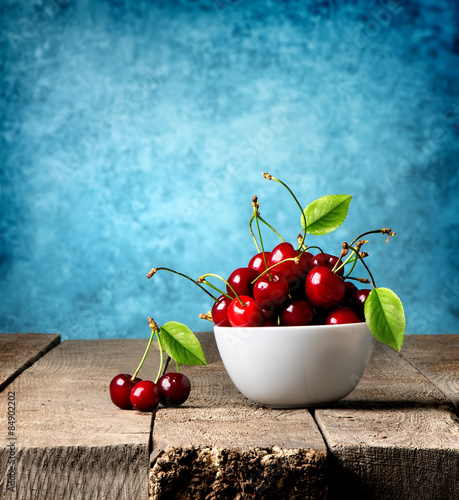 Canvas Print Red cherries in plate