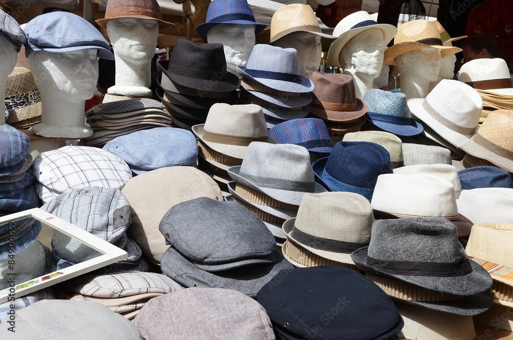 Etalage de Chapeaux et casquettes Stock Photo | Adobe Stock