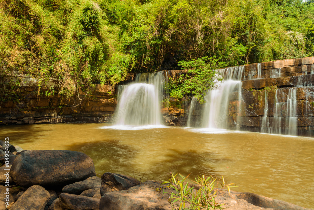 Fototapeta premium Sri Dit Waterfall in in Thai National Park, Thung Salaeng Luang National Park, Petchaboon Province, Thailand, in summer season
