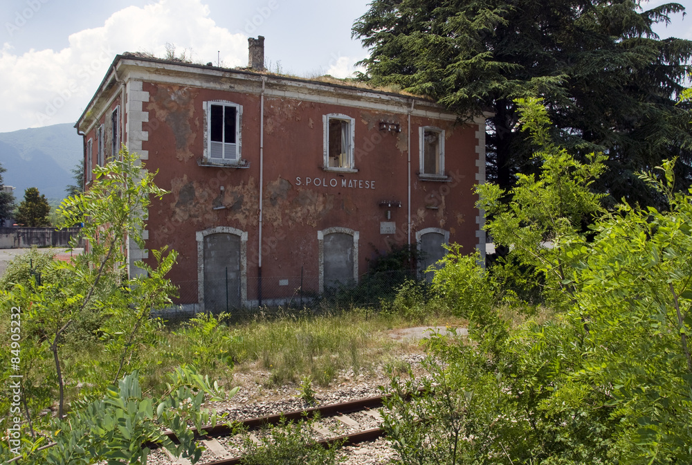 Obraz premium Abandoned train station