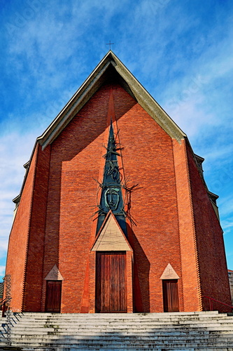 chiesa costruita con architettura moderna photo