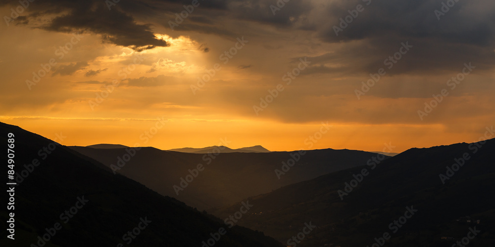 Anochecer en el valle de Leitariegos, Asturias