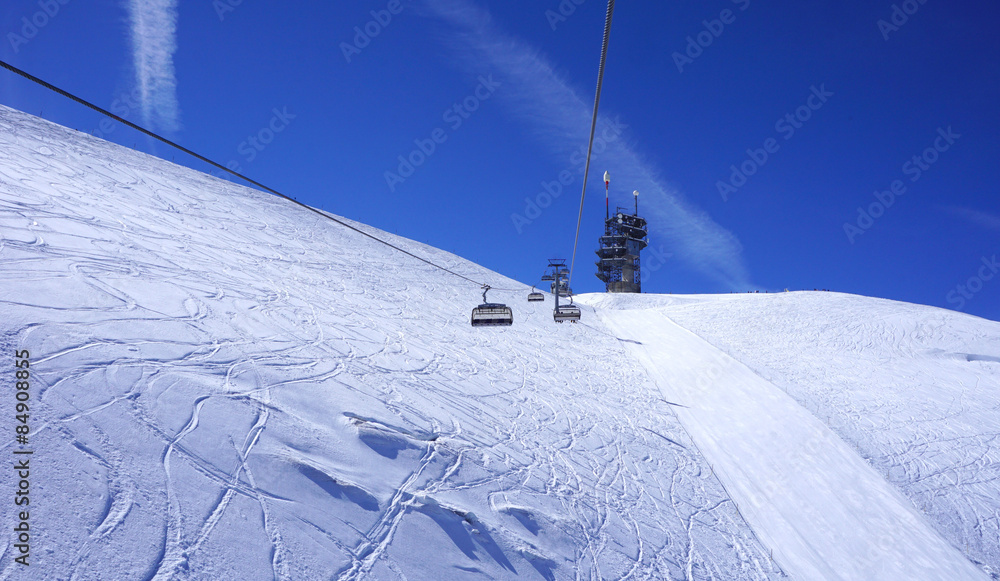 Obraz premium Landscape of suspended ski cable car at snow mountains Titlis