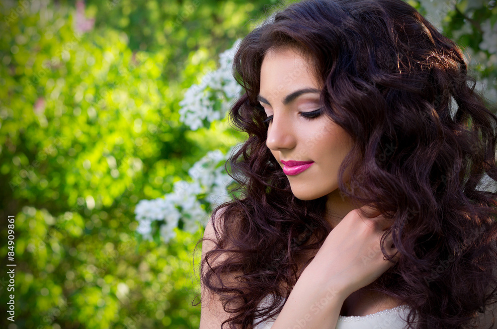 Naklejka premium Bride in blooming apple trees