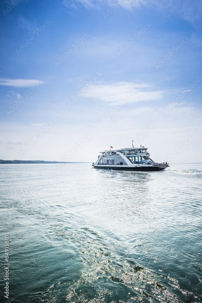 Obraz premium Car ferry on the lake Constance (Bodensee).