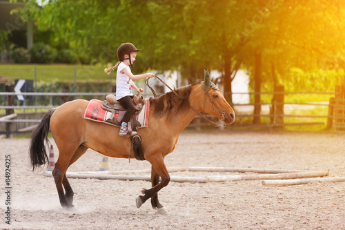 Bambina su cavallo © andrea photo