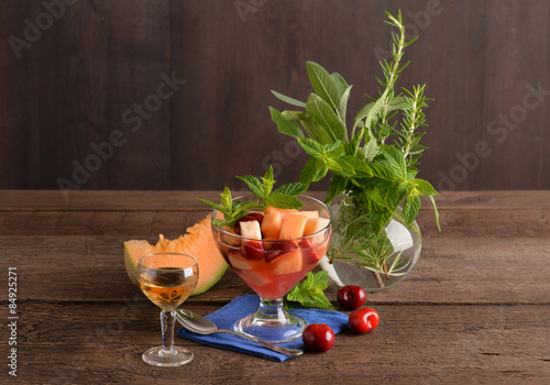 Bilde på lerret FRUIT SALAD WITH WINE