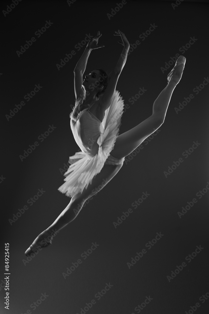 Fototapeta premium Ballerina in jump