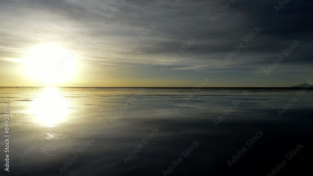 ウユニ塩湖の夕暮れ・微速度撮影 ウユニ塩湖の夕暮れ・微速度撮影