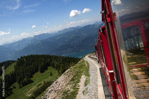 Schafbergbahn / Die Schafbergbahn ist eine meterspurige Zahnradbahn in Österreich. Sie führt von St. Wolfgang am Wolfgangsee hinauf auf den Schafberg (1782 m).