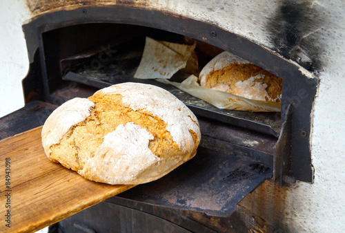 Bayerisches Brot aus dem Holzofen photo