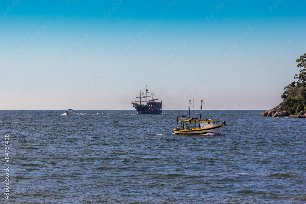 Fototapeta premium Barcos no mar