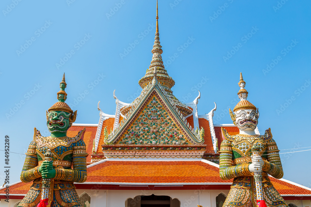 Wat Arun - the Temple of dawn in bangkok, Thailand Wat Arun - the Temple of dawn in bangkok, Thailand