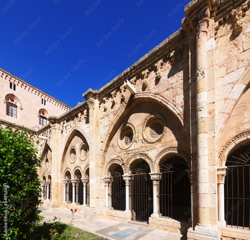 inner courtyard of Tarragona Cathedral