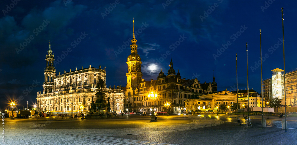 Fototapeta premium Night view of Dresden.
