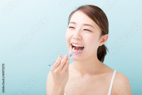 美容 イメージ 歯磨き