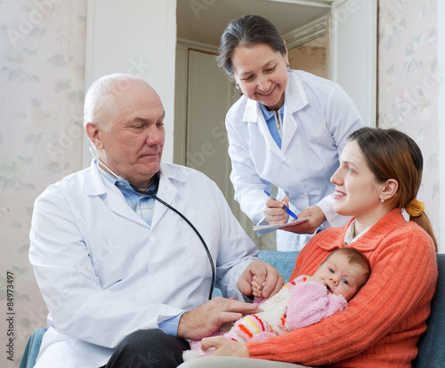  pediatrician doctor talks with mother of baby