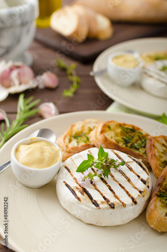 Grilled camembert with mini herbs baguettes