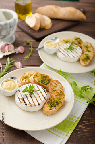 Grilled camembert with mini herbs baguettes