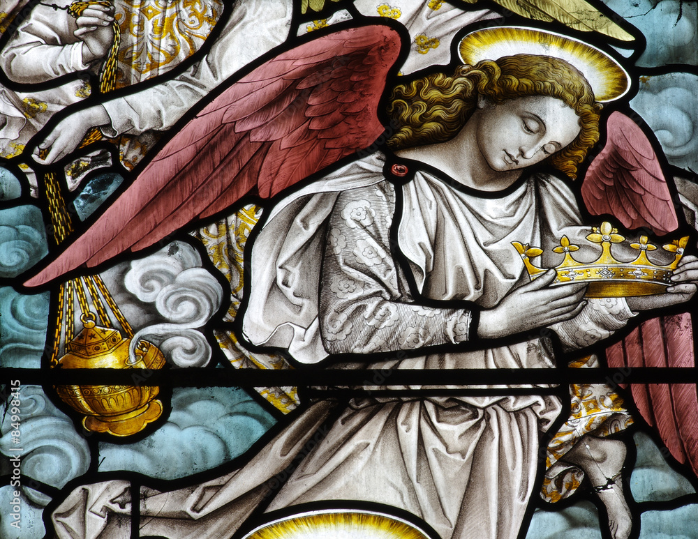 Obraz premium An angel with a crown in stained glass