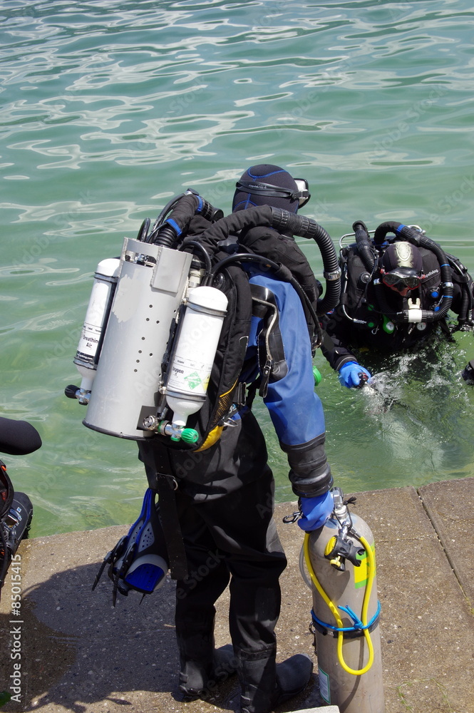 Obraz premium plongeur en eau profonde