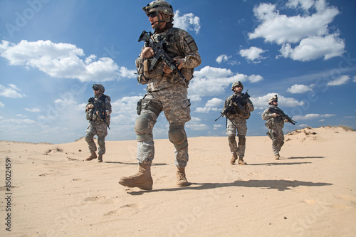 Fotografía infantrymen in action