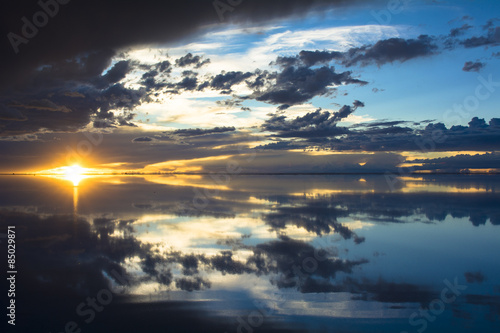 ウユニ塩湖の落日