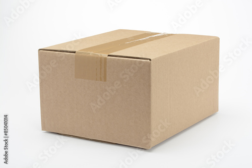 Caja de cartón © imstock