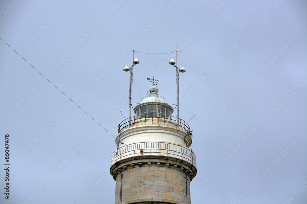 detalle de un faro de piedra