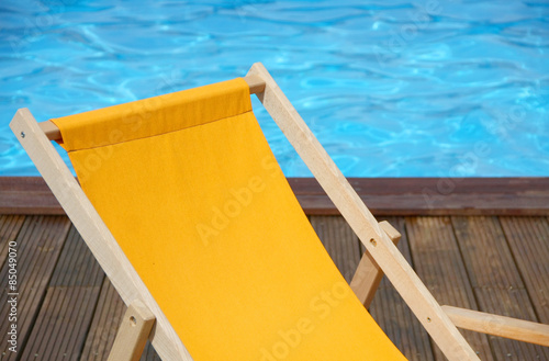Obraz na płótnie Deck chair by the swimming pool w salonie