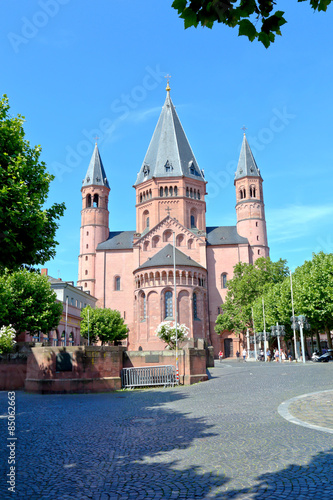 Mainzer Dom, die Ostansicht (Juni 2015)