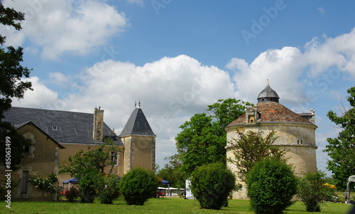 Château de Panloy avec son pigeonnier photo