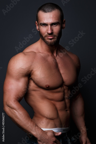 Obraz na plátně Handsome muscular man posing