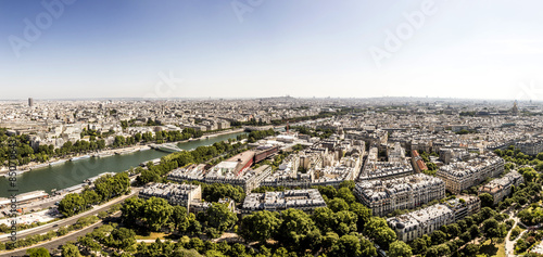 skyline of Paris © travelview