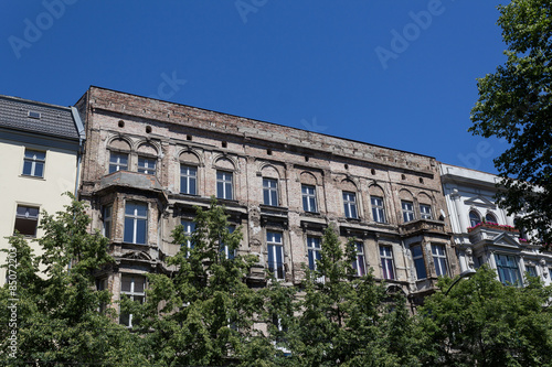 Altbau Fassade Berlin Mitte - unsaniertes Wohnhaus,  © hanohiki